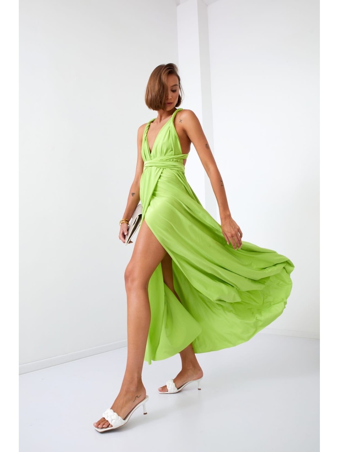 Maxi dress with a tie around the neck, lime green 30000 - Online store - Boutique